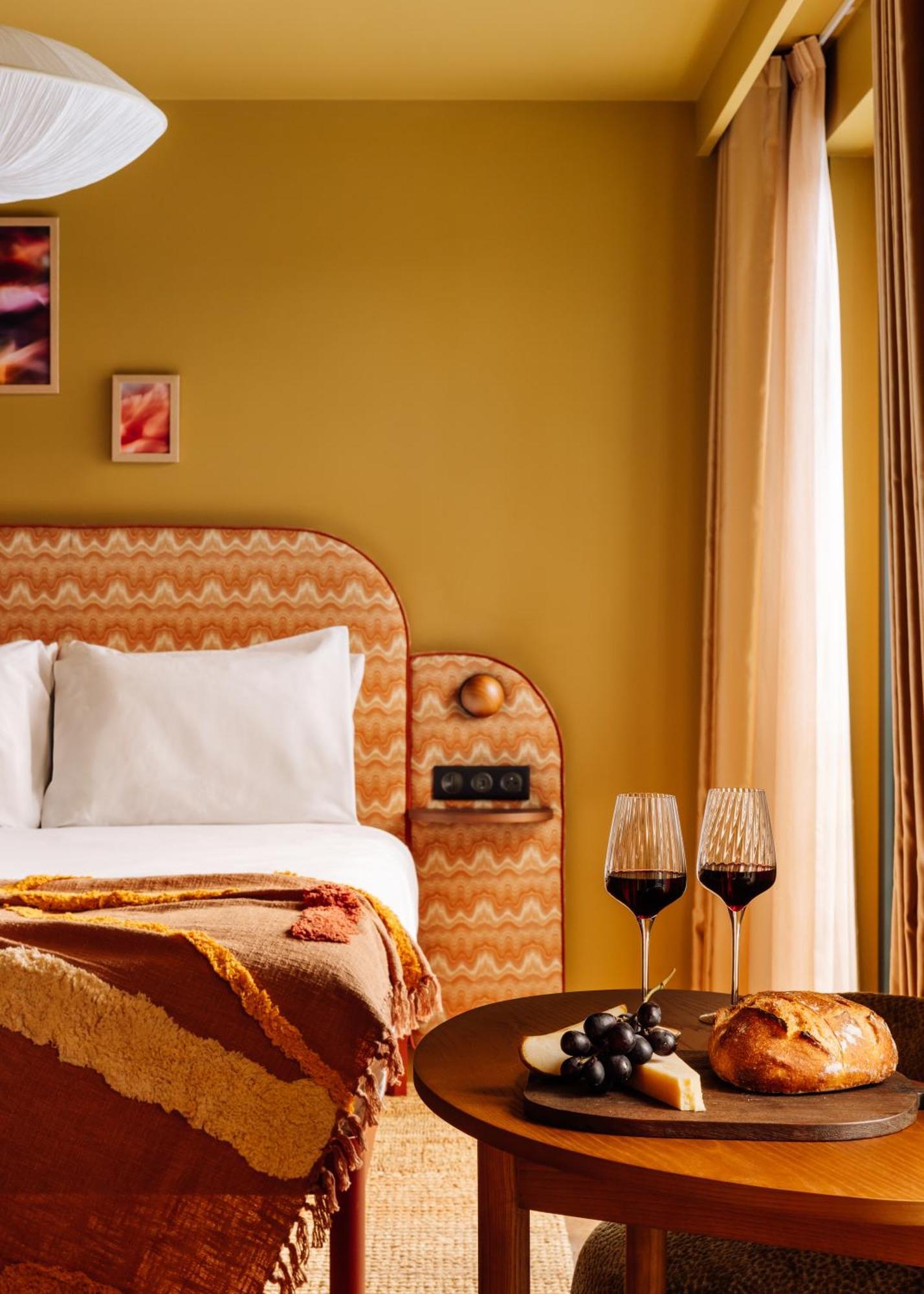 One Bedroom Open Plan Suite,1640581549:JPEG